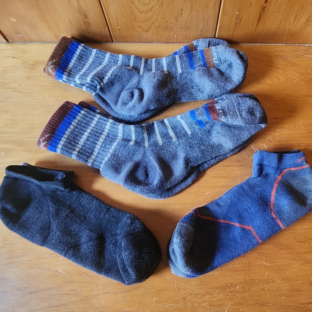 Darn Tough 4-pairs Hiking Socks